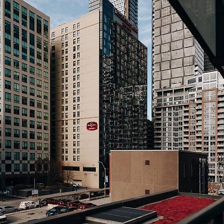 Chic 1-Br Condo; Parking Included; Downtown Core Toronto Eksteriør billede