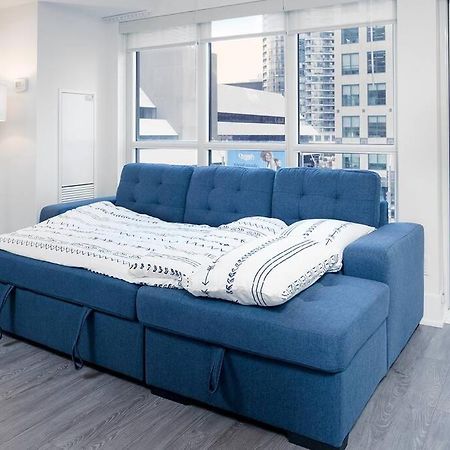 Chic 1-Br Condo; Parking Included; Downtown Core Toronto Eksteriør billede