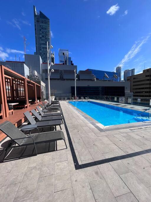 Chic 1-Br Condo; Parking Included; Downtown Core Toronto Eksteriør billede