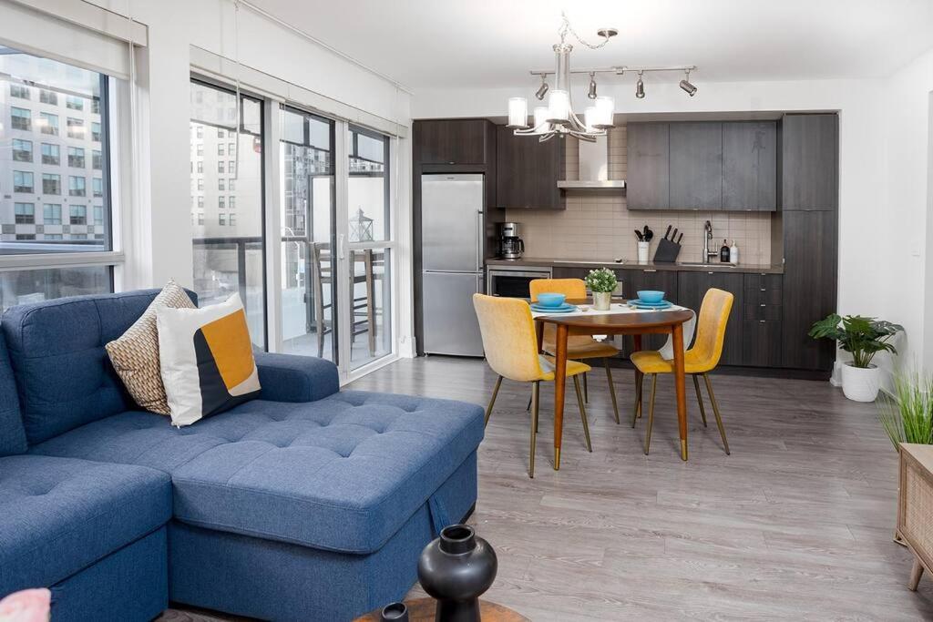 Chic 1-Br Condo; Parking Included; Downtown Core Toronto Eksteriør billede