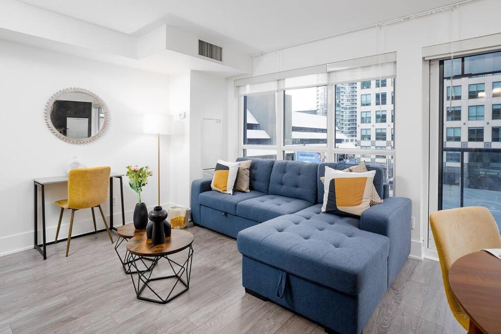 Chic 1-Br Condo; Parking Included; Downtown Core Toronto Eksteriør billede