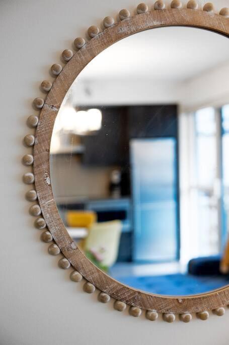 Chic 1-Br Condo; Parking Included; Downtown Core Toronto Eksteriør billede