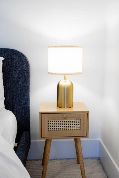 Chic 1-Br Condo; Parking Included; Downtown Core Toronto Eksteriør billede